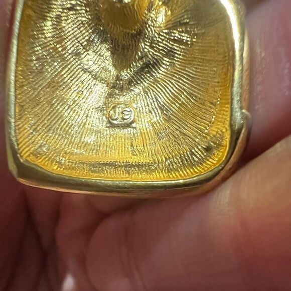 Vintage JS Gold Tone and purple Enamel pierced Earrings. JS Hallmark. - Picture 3 of 3